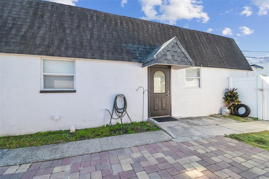 待售: $800,000 (6 贝兹, 5 浴室, 3052 平方英尺)