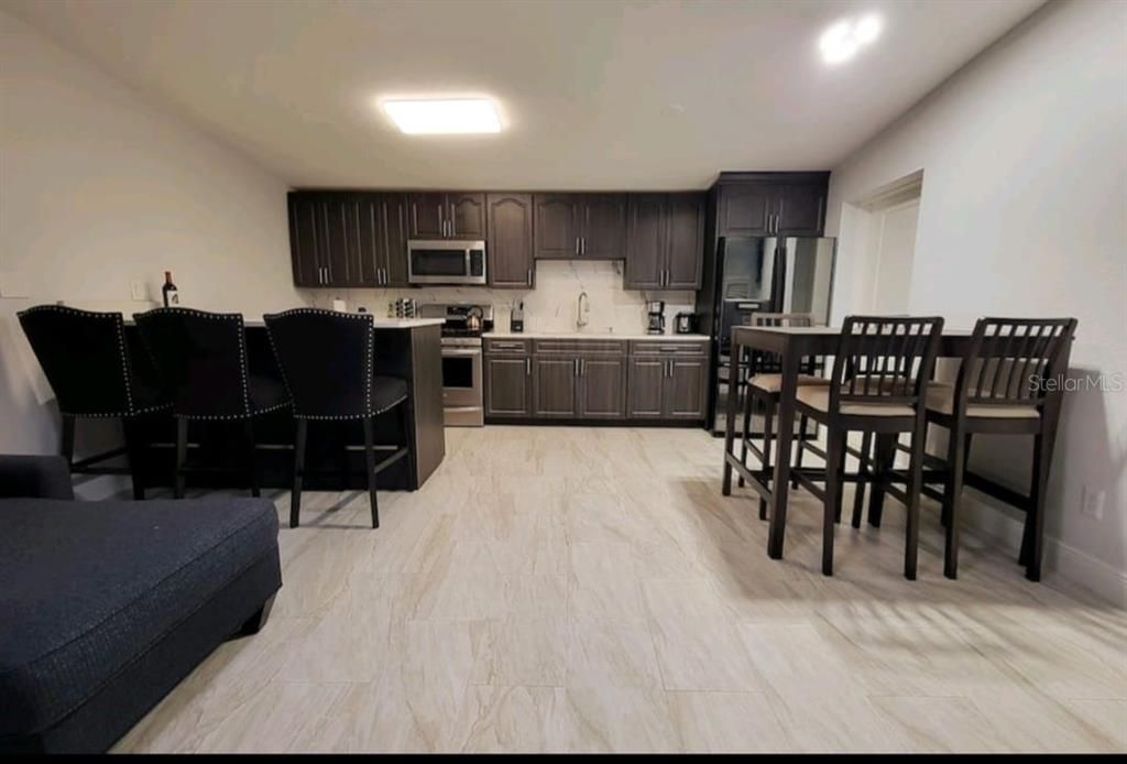 待售: $800,000 (6 贝兹, 5 浴室, 3052 平方英尺)