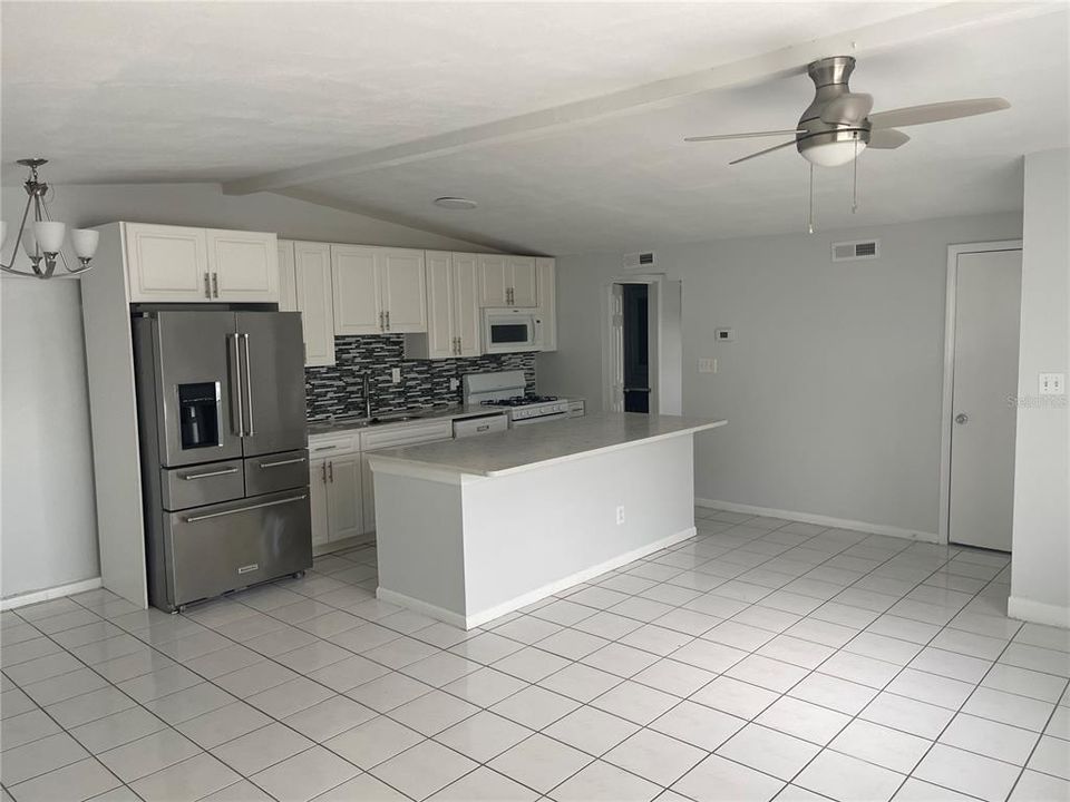 待售: $800,000 (6 贝兹, 5 浴室, 3052 平方英尺)