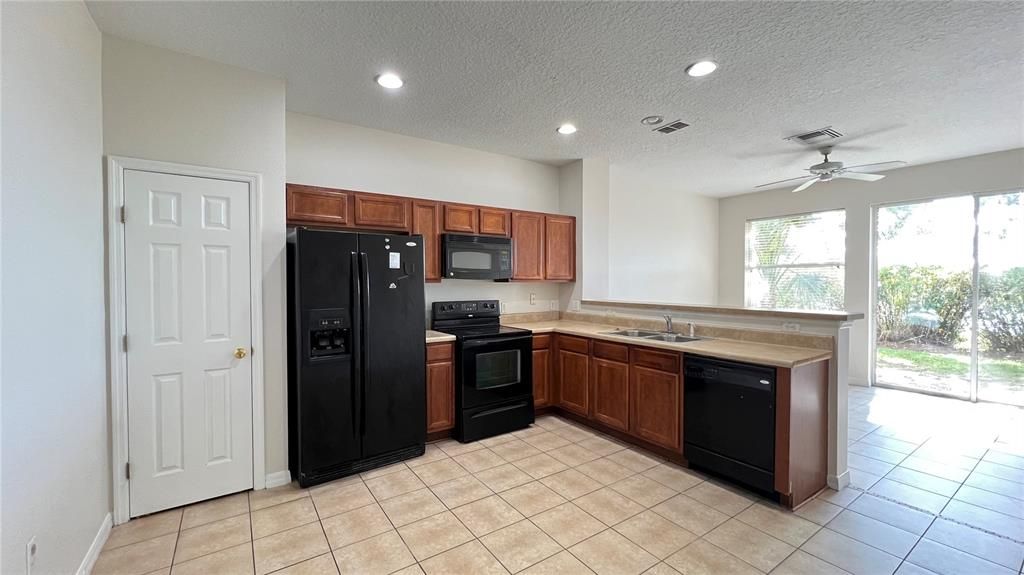 For Rent: $1,750 (3 beds, 3 baths, 1362 Square Feet)