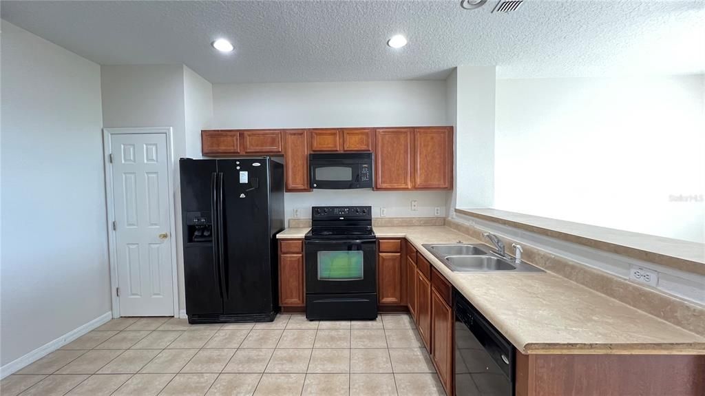 For Rent: $1,750 (3 beds, 3 baths, 1362 Square Feet)