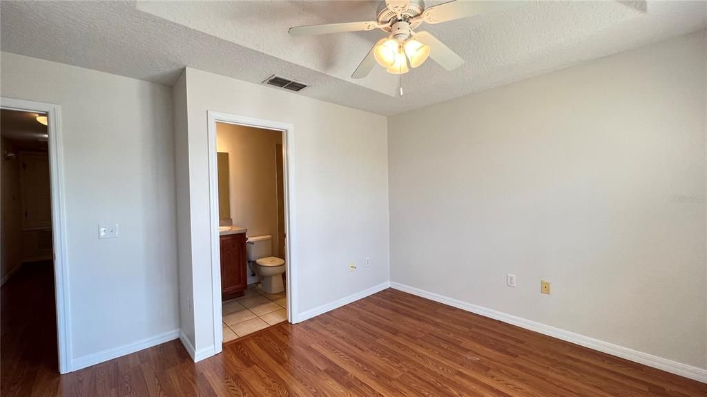 For Rent: $1,750 (3 beds, 3 baths, 1362 Square Feet)