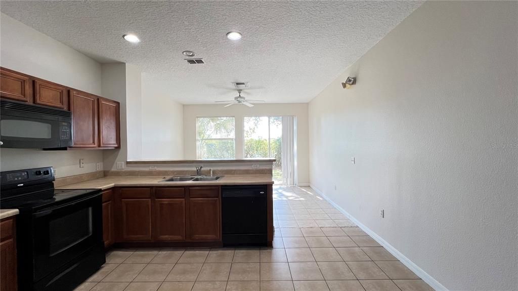 For Rent: $1,750 (3 beds, 3 baths, 1362 Square Feet)
