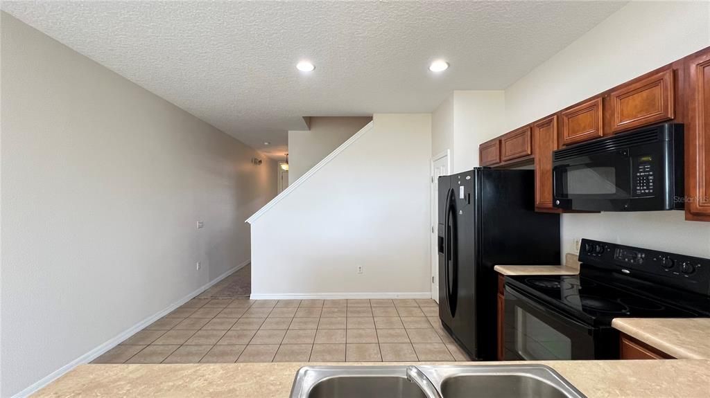 For Rent: $1,750 (3 beds, 3 baths, 1362 Square Feet)
