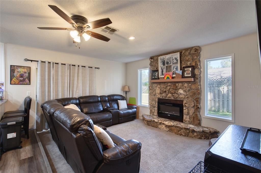 For Sale: $339,500 (3 beds, 2 baths, 1703 Square Feet)