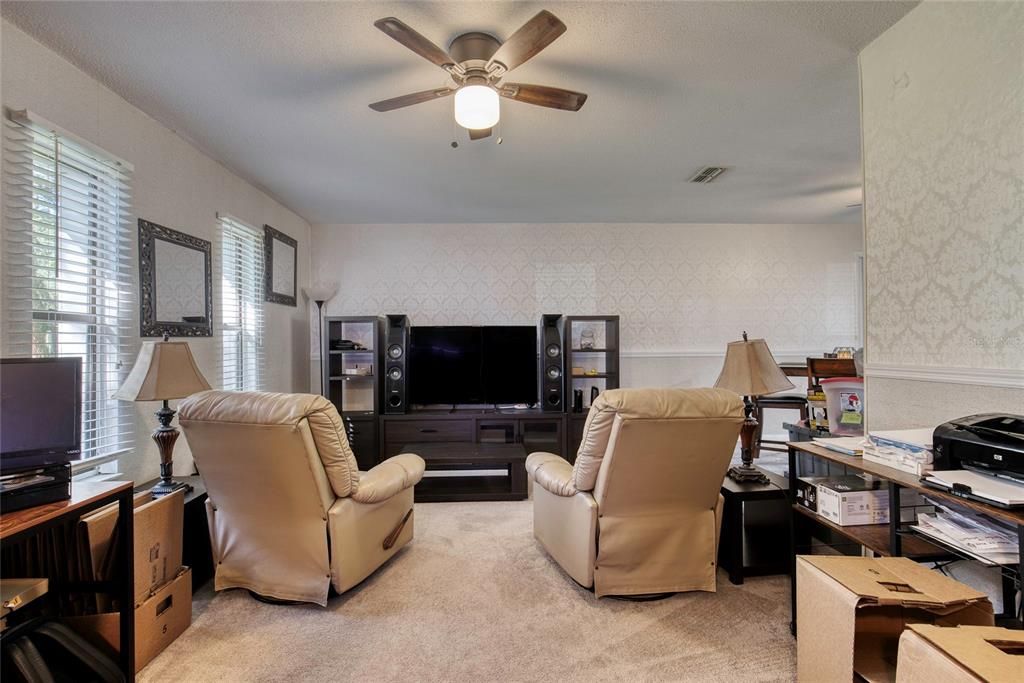 For Sale: $339,500 (3 beds, 2 baths, 1703 Square Feet)