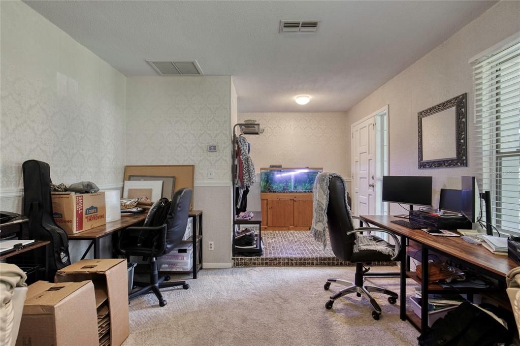 For Sale: $339,500 (3 beds, 2 baths, 1703 Square Feet)