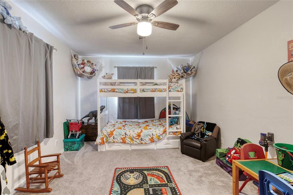 For Sale: $339,500 (3 beds, 2 baths, 1703 Square Feet)