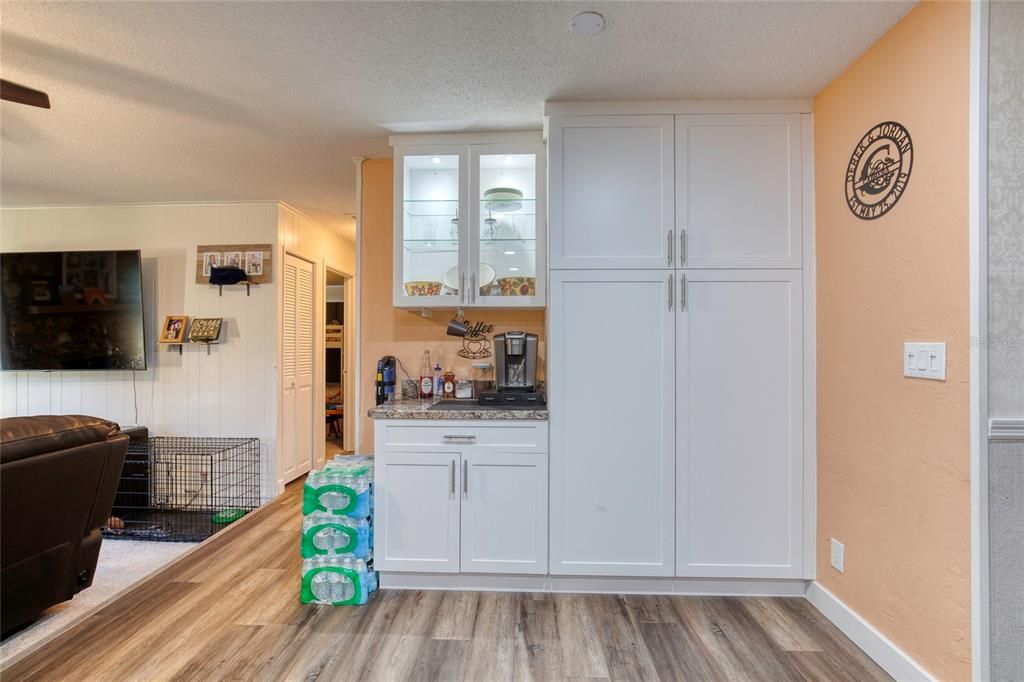 For Sale: $339,500 (3 beds, 2 baths, 1703 Square Feet)