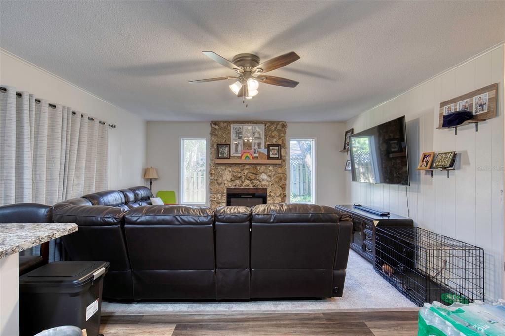 For Sale: $339,500 (3 beds, 2 baths, 1703 Square Feet)
