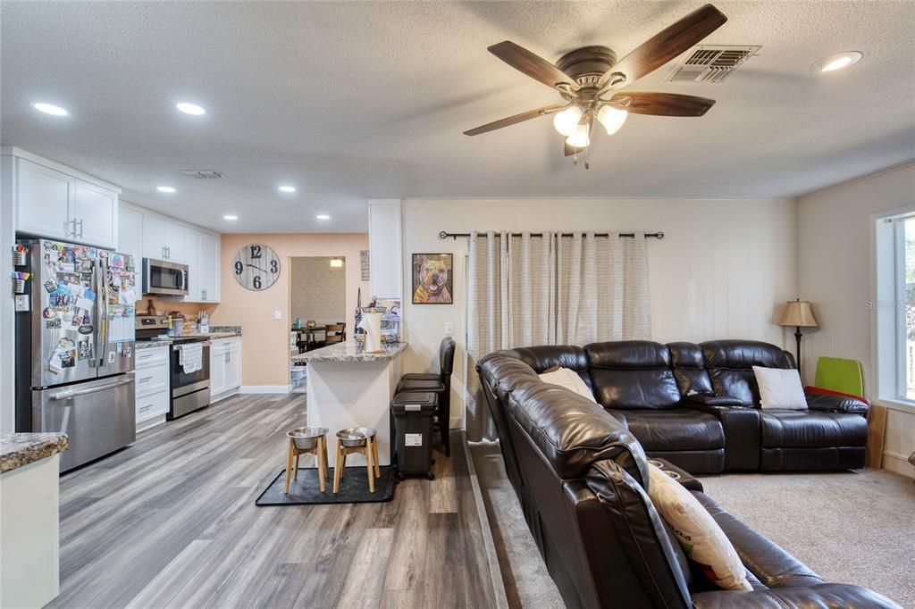 For Sale: $339,500 (3 beds, 2 baths, 1703 Square Feet)