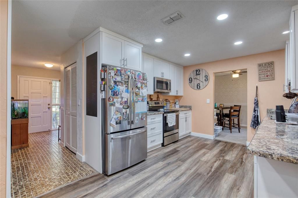 For Sale: $339,500 (3 beds, 2 baths, 1703 Square Feet)