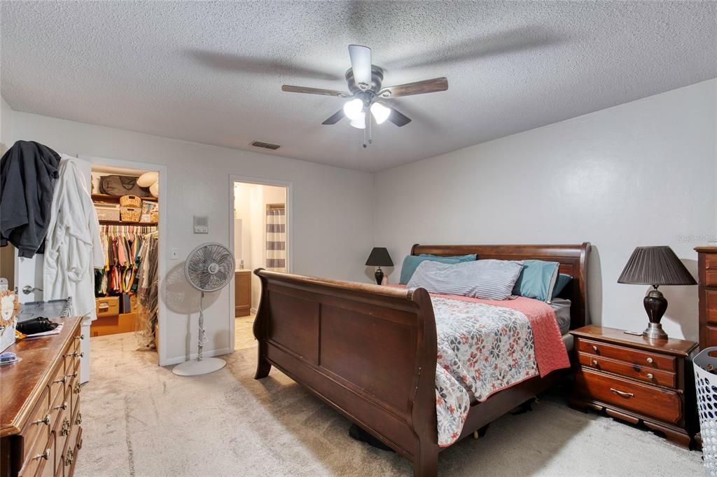 For Sale: $339,500 (3 beds, 2 baths, 1703 Square Feet)