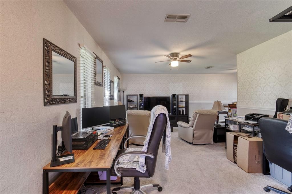 For Sale: $339,500 (3 beds, 2 baths, 1703 Square Feet)