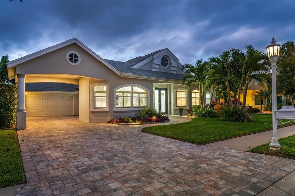 Active With Contract: $1,150,000 (4 beds, 3 baths, 2304 Square Feet)