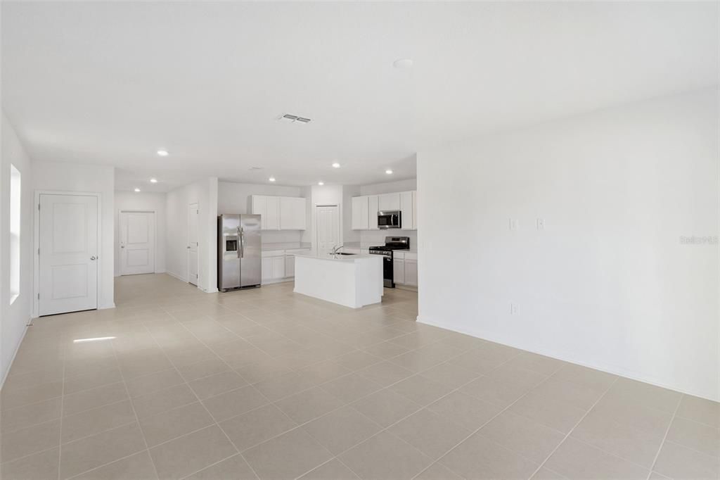 For Rent: $2,500 (6 beds, 3 baths, 2463 Square Feet)