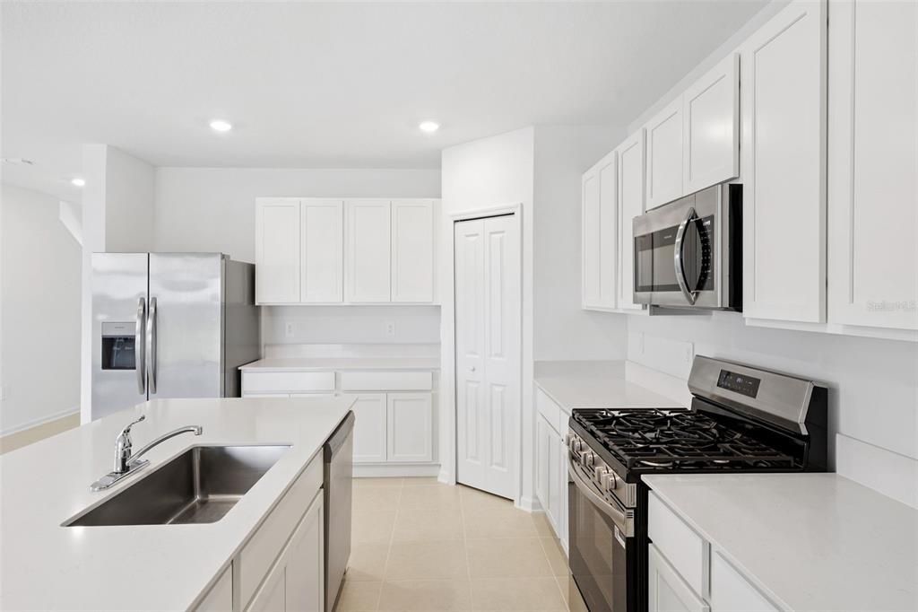 For Rent: $2,500 (6 beds, 3 baths, 2463 Square Feet)