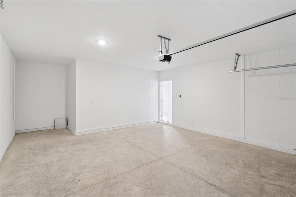 For Rent: $2,500 (6 beds, 3 baths, 2463 Square Feet)