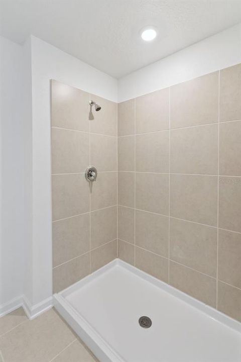 For Rent: $2,500 (6 beds, 3 baths, 2463 Square Feet)