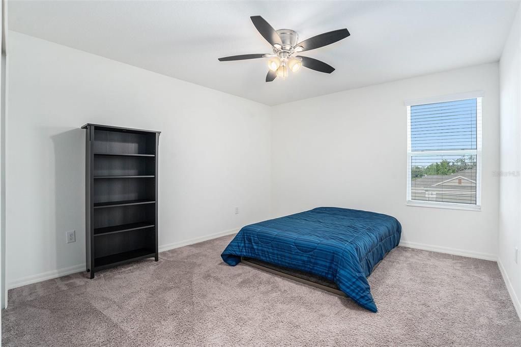 На продажу: $369,999 (5 спален, 3 ванн, 2566 Квадратных фут)