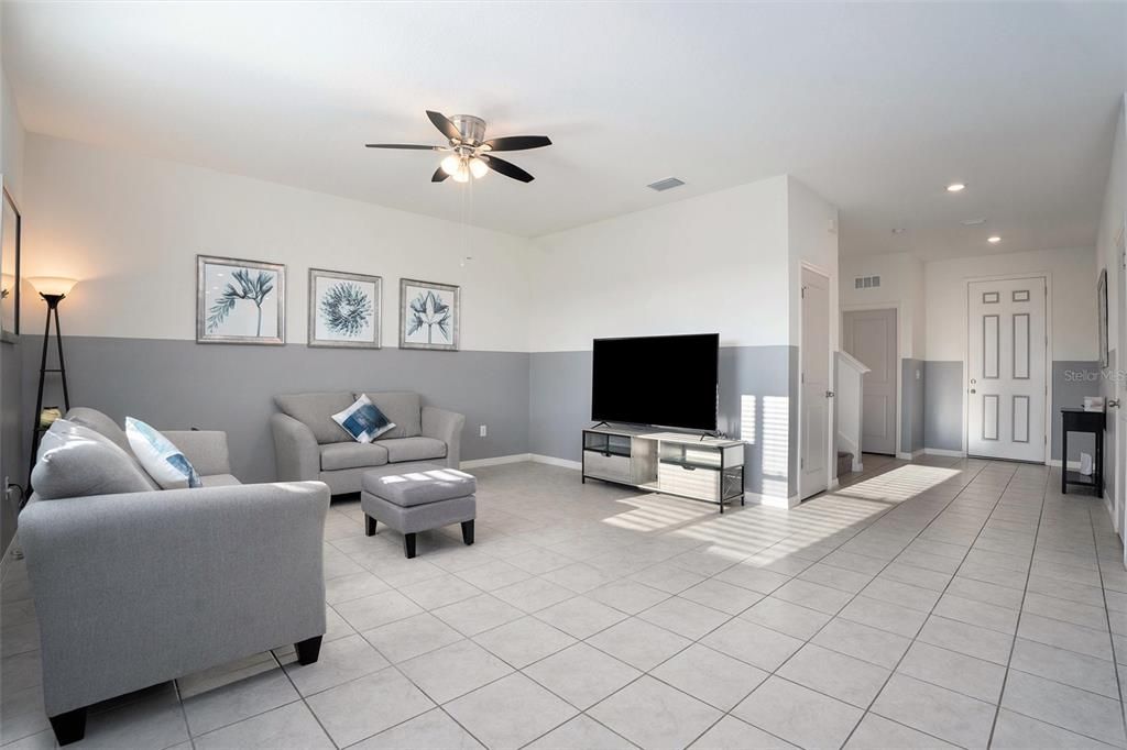 На продажу: $369,999 (5 спален, 3 ванн, 2566 Квадратных фут)