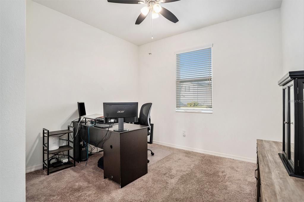 На продажу: $369,999 (5 спален, 3 ванн, 2566 Квадратных фут)