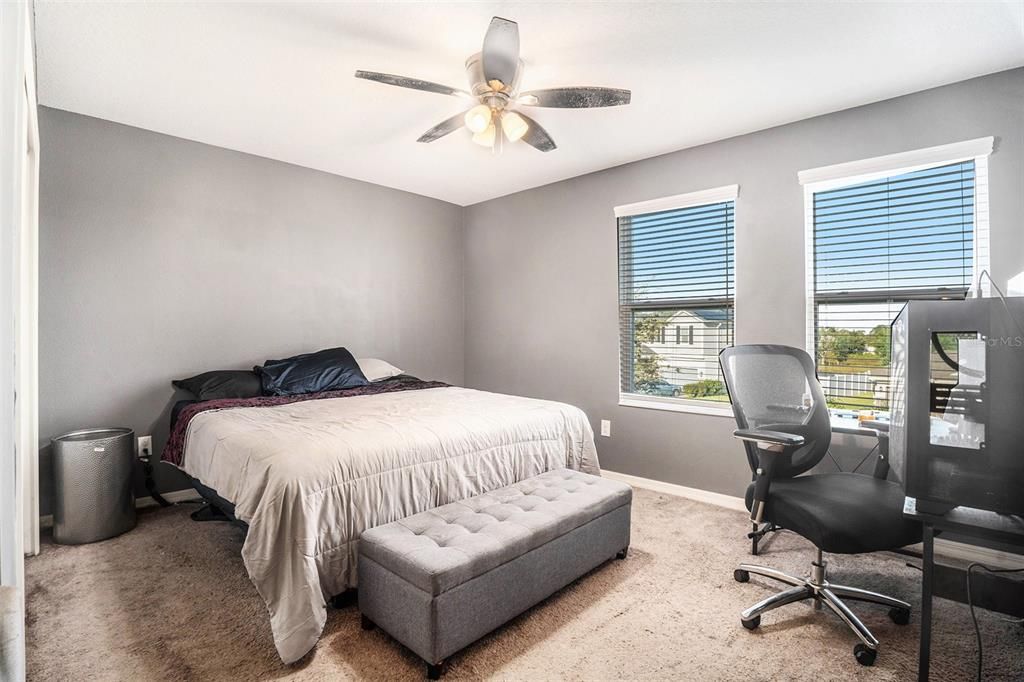 На продажу: $369,999 (5 спален, 3 ванн, 2566 Квадратных фут)