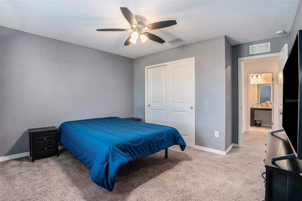 На продажу: $369,999 (5 спален, 3 ванн, 2566 Квадратных фут)