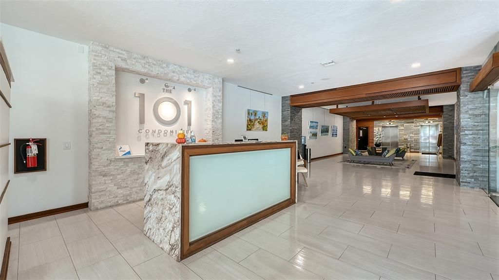 For Sale: $555,000 (1 beds, 2 baths, 965 Square Feet)