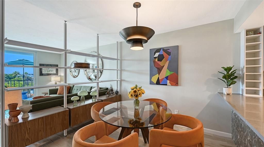 For Sale: $555,000 (1 beds, 2 baths, 965 Square Feet)