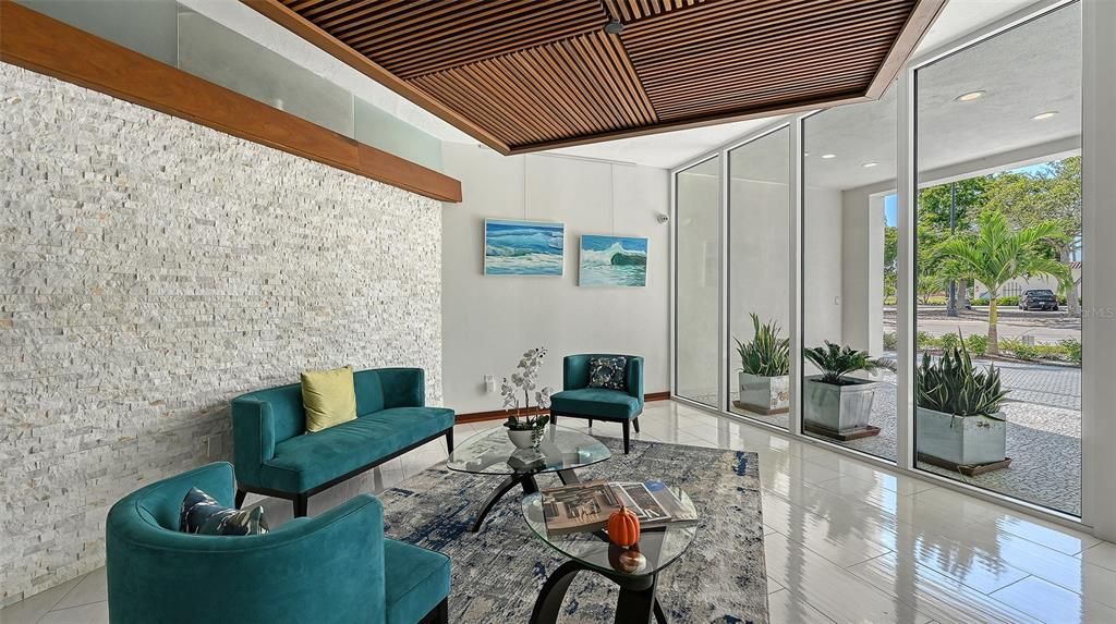 For Sale: $555,000 (1 beds, 2 baths, 965 Square Feet)