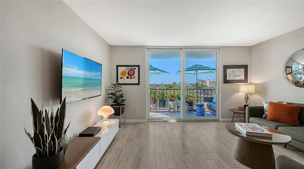 For Sale: $555,000 (1 beds, 2 baths, 965 Square Feet)