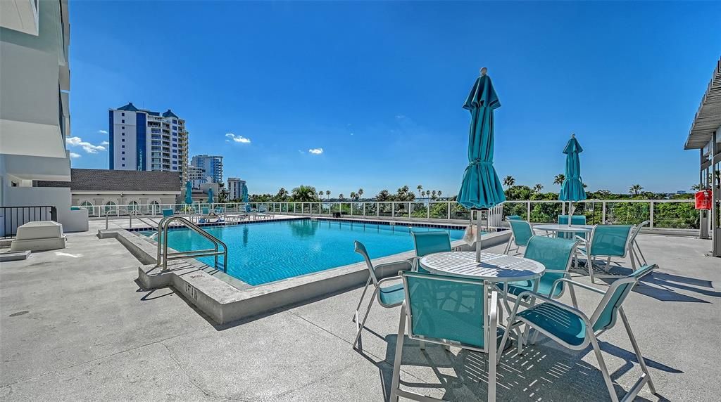 For Sale: $555,000 (1 beds, 2 baths, 965 Square Feet)