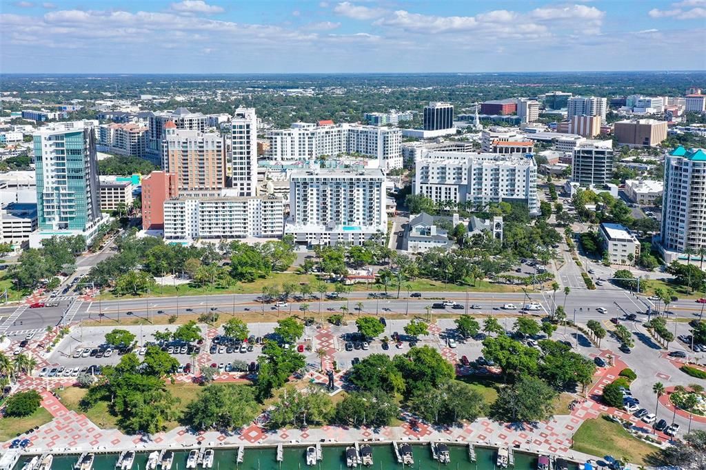 For Sale: $555,000 (1 beds, 2 baths, 965 Square Feet)