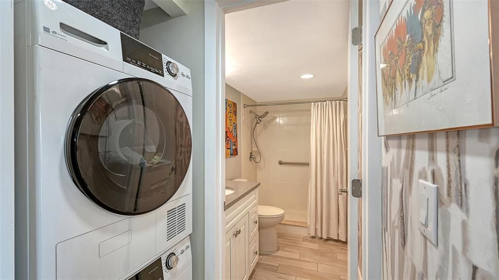 For Sale: $555,000 (1 beds, 2 baths, 965 Square Feet)