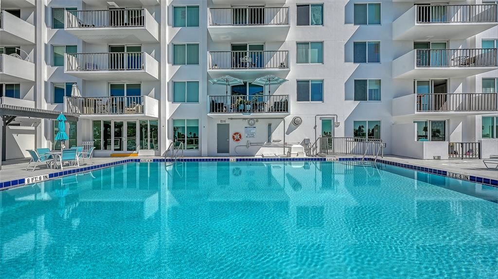 For Sale: $555,000 (1 beds, 2 baths, 965 Square Feet)