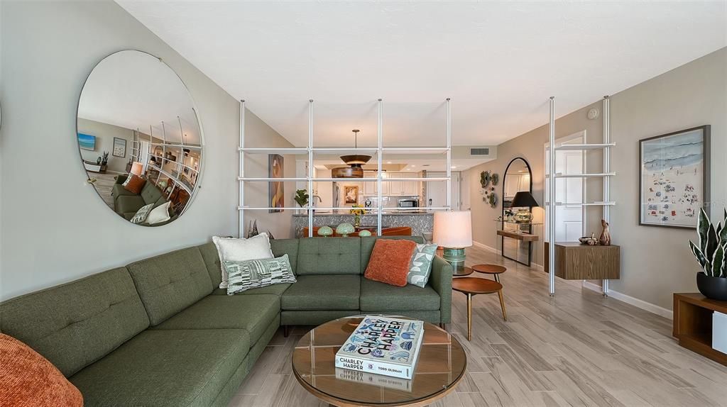 For Sale: $555,000 (1 beds, 2 baths, 965 Square Feet)