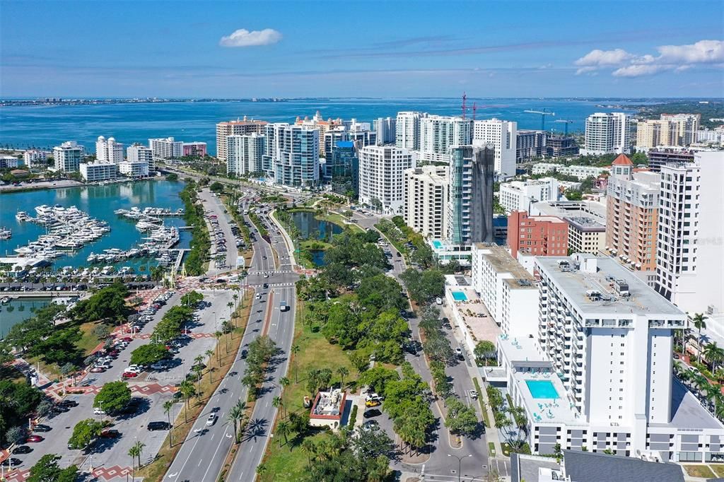 For Sale: $555,000 (1 beds, 2 baths, 965 Square Feet)