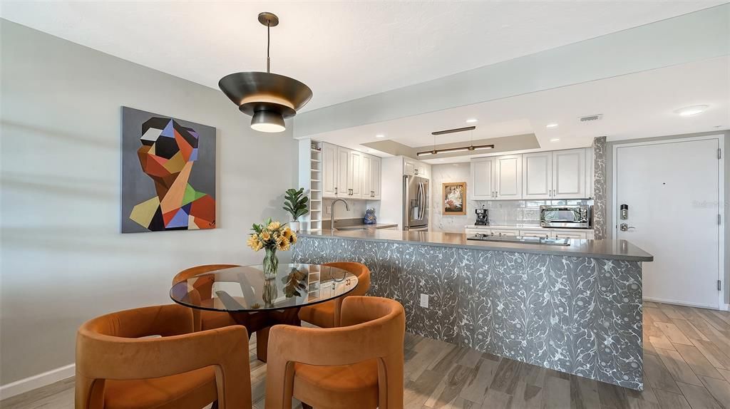 For Sale: $555,000 (1 beds, 2 baths, 965 Square Feet)