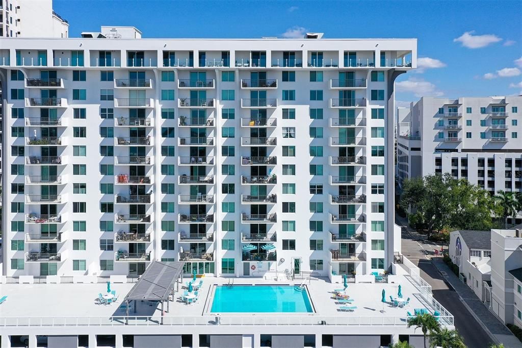 For Sale: $555,000 (1 beds, 2 baths, 965 Square Feet)