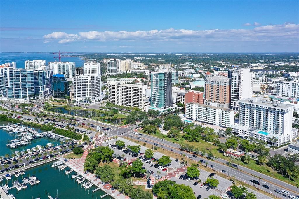 For Sale: $555,000 (1 beds, 2 baths, 965 Square Feet)