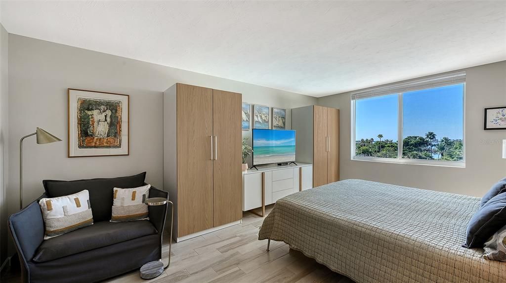 For Sale: $555,000 (1 beds, 2 baths, 965 Square Feet)