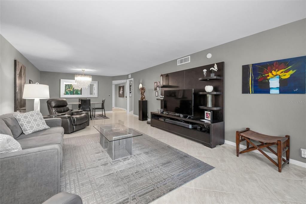 待售: $226,000 (2 贝兹, 2 浴室, 1250 平方英尺)