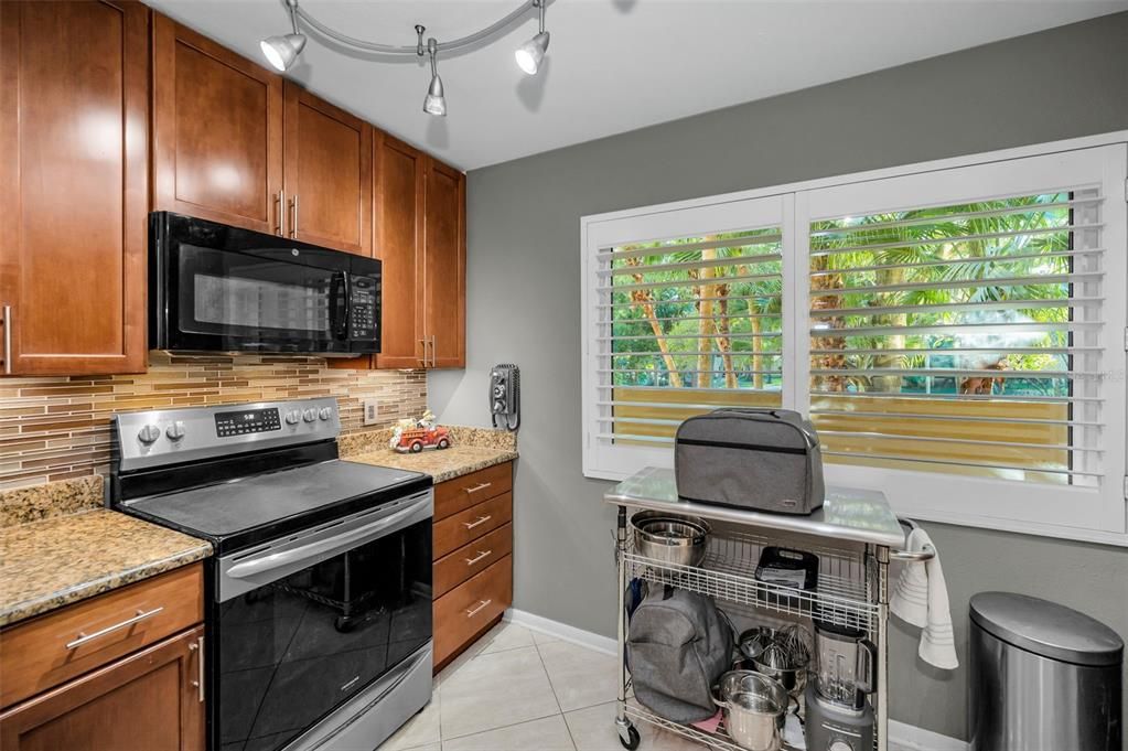 待售: $226,000 (2 贝兹, 2 浴室, 1250 平方英尺)