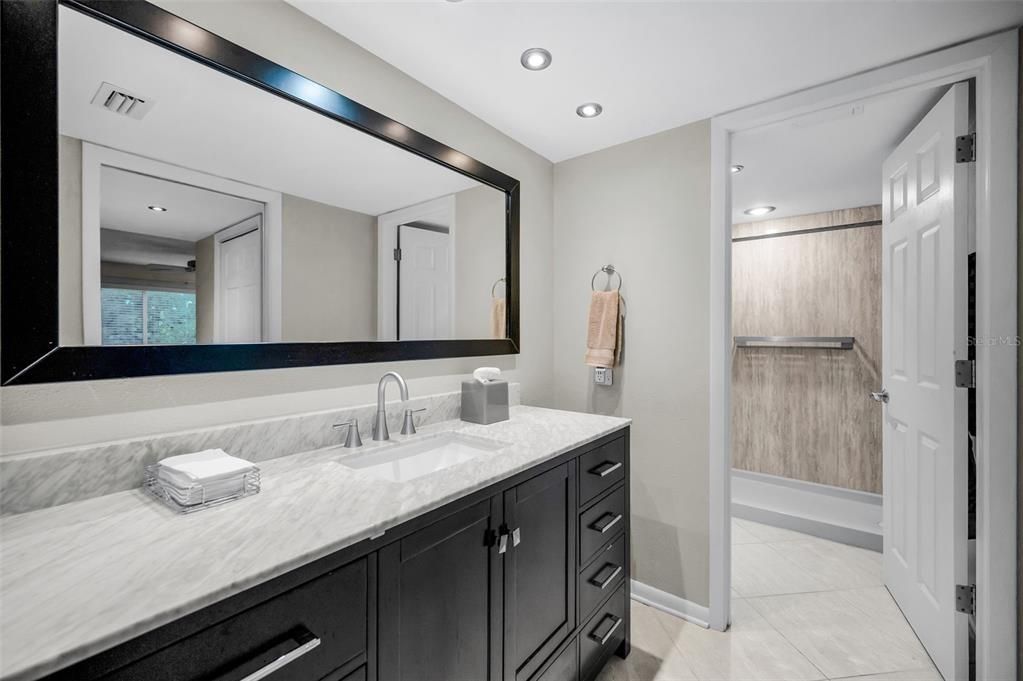 待售: $226,000 (2 贝兹, 2 浴室, 1250 平方英尺)