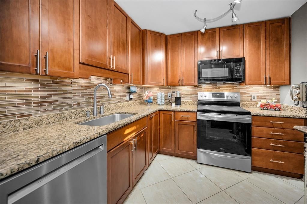 待售: $226,000 (2 贝兹, 2 浴室, 1250 平方英尺)