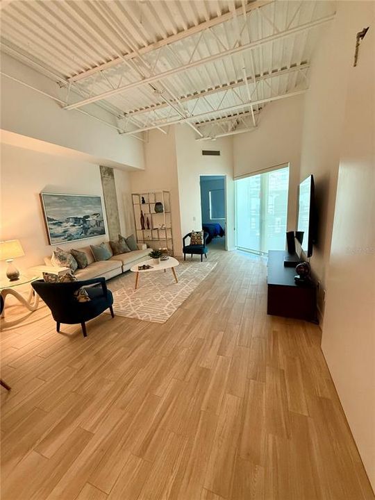 For Sale: $1,049,000 (2 beds, 2 baths, 1159 Square Feet)