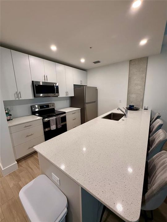 For Sale: $1,049,000 (2 beds, 2 baths, 1159 Square Feet)