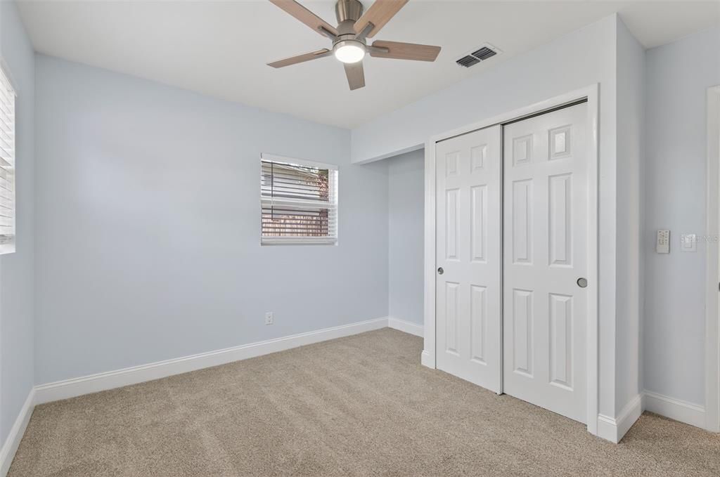 Activo con contrato: $369,900 (4 camas, 2 baños, 1596 Pies cuadrados)