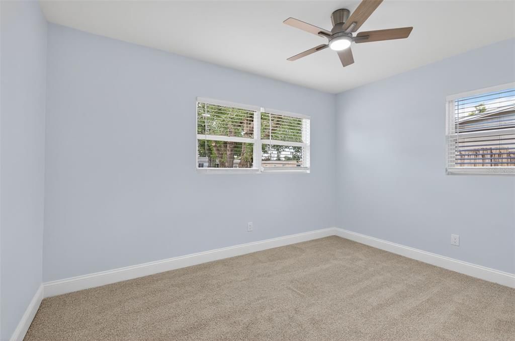 Activo con contrato: $369,900 (4 camas, 2 baños, 1596 Pies cuadrados)